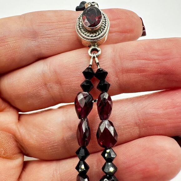 Faceted garnet in a sterling silver clasp with garnet, crystal beaded bracelet! - Picture 7 of 13